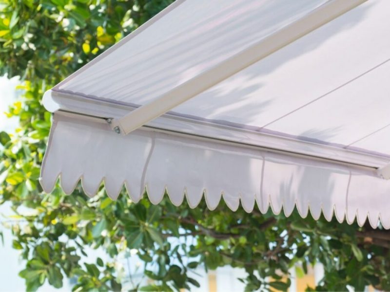Le store banne : pourquoi vous en equiper ?